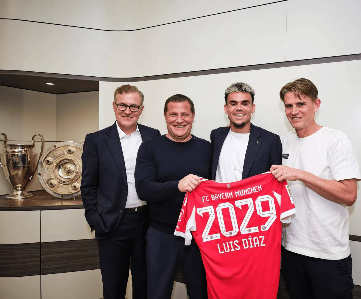 此前, 何做出有效