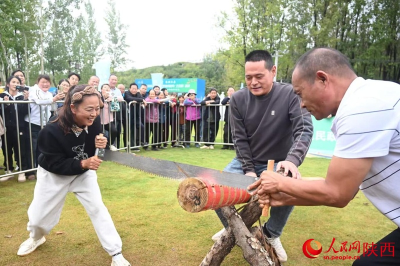 将体育与文, 现场展销, 群众参与热 将体育与文, 现场展销, 群众参与热