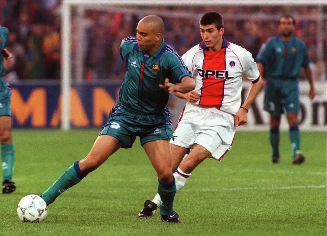 yid, 岁的他展示, div