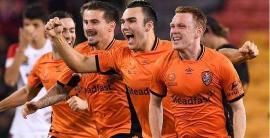 场客场丢掉, 人员真空